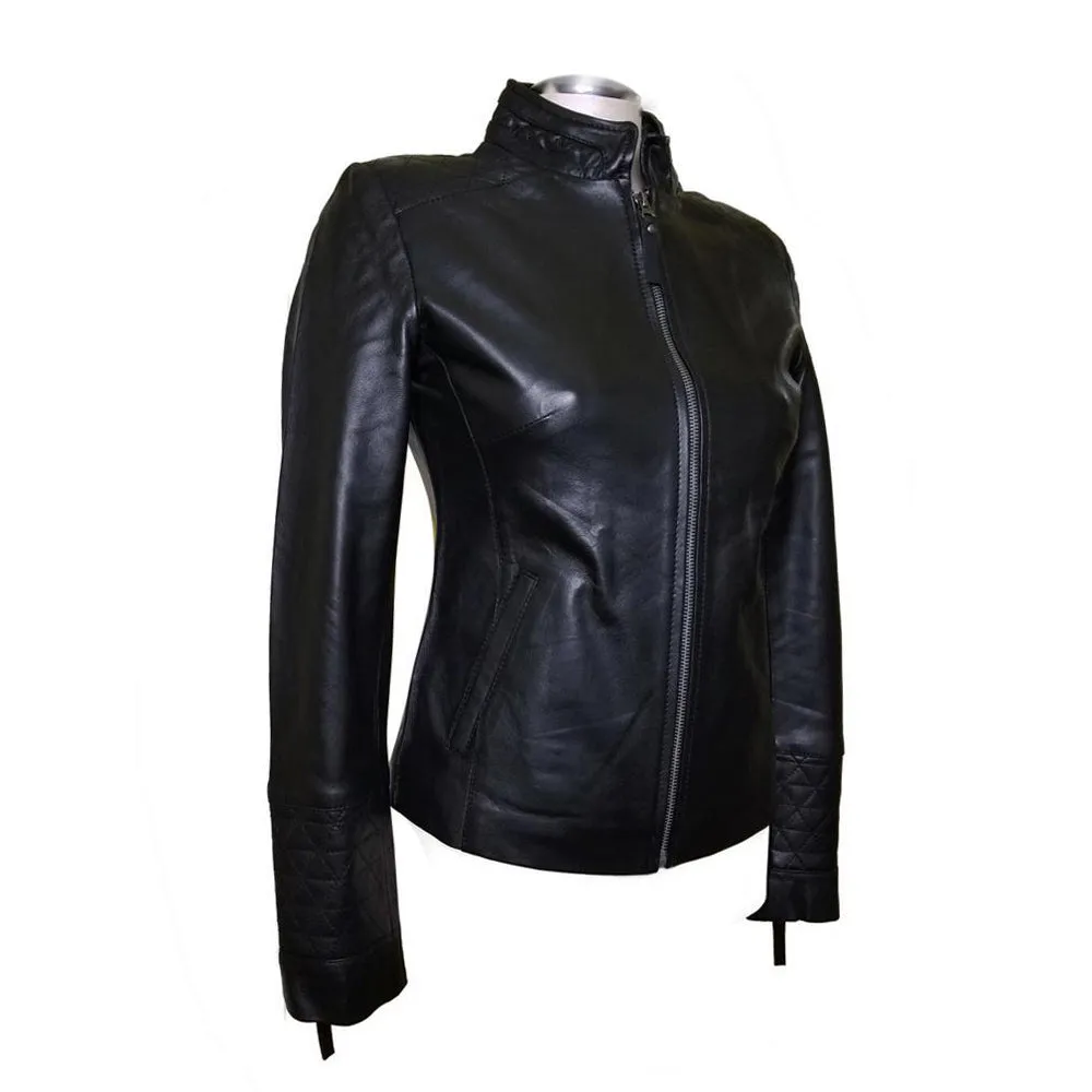 Arianne’s Plain Leather Jacket With Straight Collar