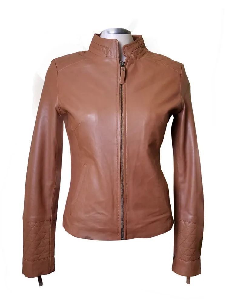 Arianne’s Plain Leather Jacket With Straight Collar